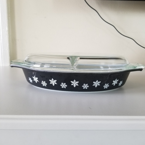 Pyrex | RARE Snowflakes Divided Dish - Picture 1 of 12